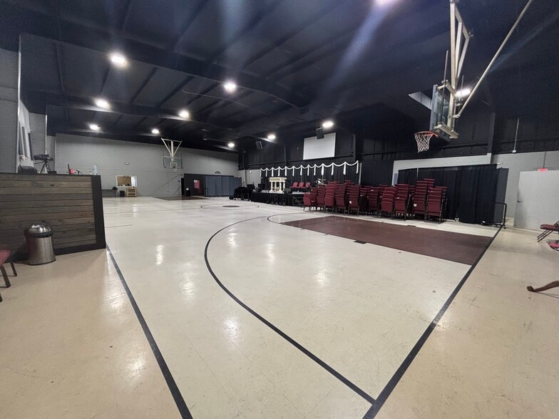 More Photos Of 220 Beaver Rd, Munford Sports And Entertainment For Sale