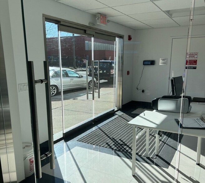 More Photos Of 150 Van Brunt St, Englewood Manufacturing For Lease