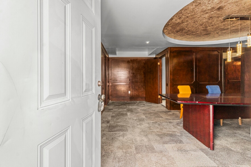 More Photos Of 1018 Shaver St, Pasadena Warehouse For Sale