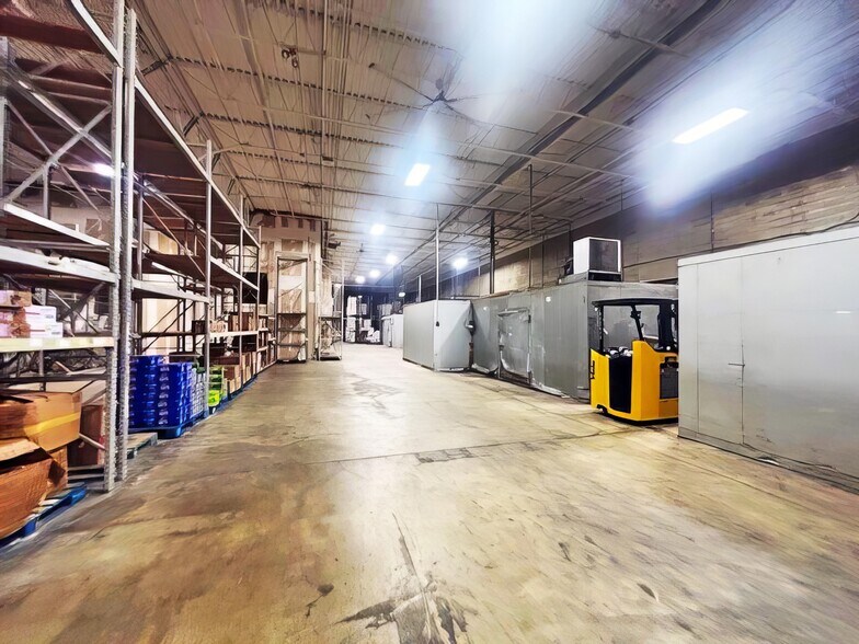 More Photos Of 1165A N DuPont Hwy, Dover Warehouse For Lease