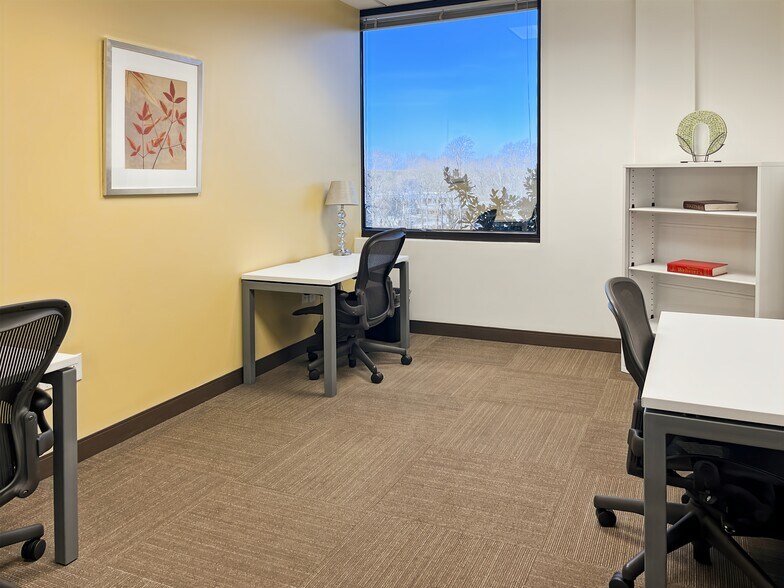 More Photos Of 301 McCullough Dr, Charlotte Coworking Space