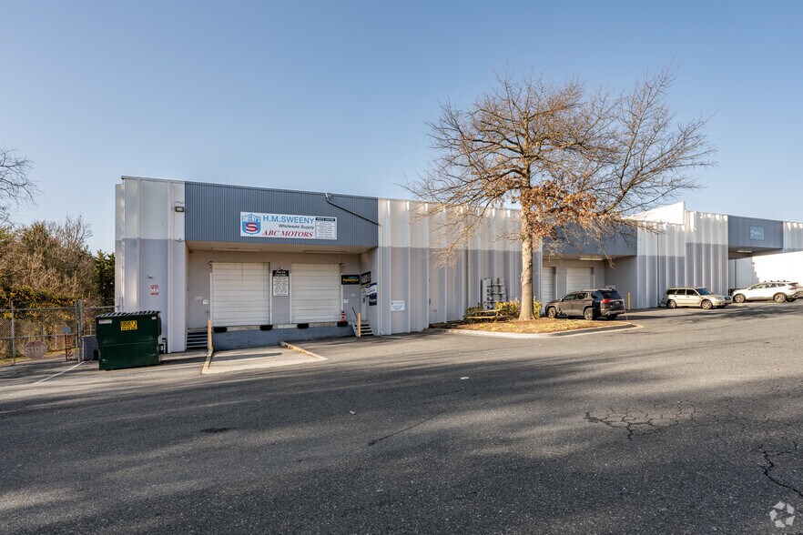 More Photos Of 8335-8373 Ardwick Ardmore Rd, Landover Warehouse For Lease