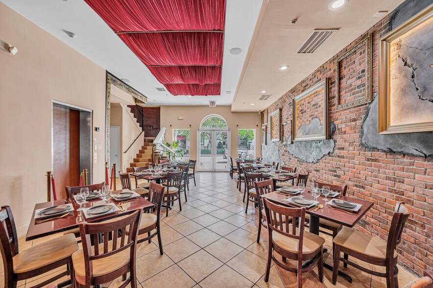More Photos Of 223 Valencia Ave, Coral Gables Restaurant For Lease