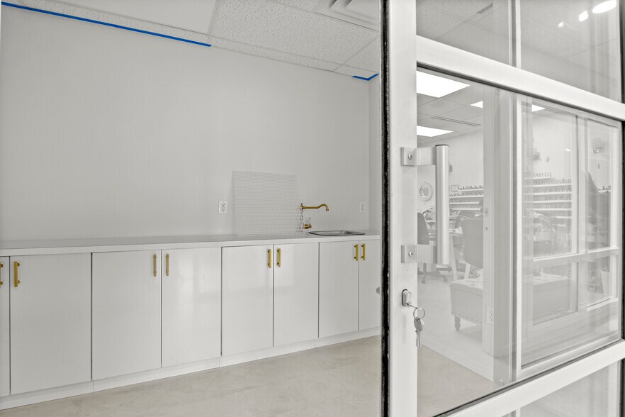 More Photos Of 27621 Warren Rd, Garden City Freestanding For Lease