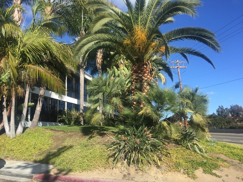 More Photos Of 1365 W Vista Way, Vista Office For Lease