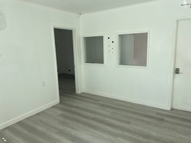 More Photos Of 5563 W Pico Blvd, Los Angeles Apartments For Lease
