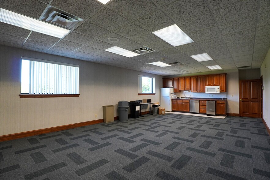 More Photos Of 179 Fairfield Ave, Dayton Office For Sale