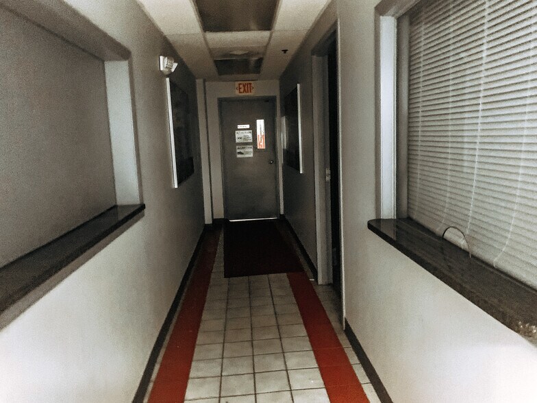 More Photos Of 271 E North Ave, Glendale Heights Freestanding For Sale