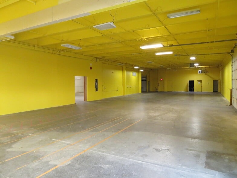 More Photos Of 524E Culduthel Rd, Victoria Flex For Lease