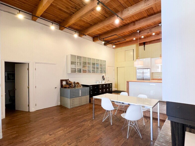 More Photos Of 1113 W Armitage Ave, Chicago Storefront Retail Office For Lease