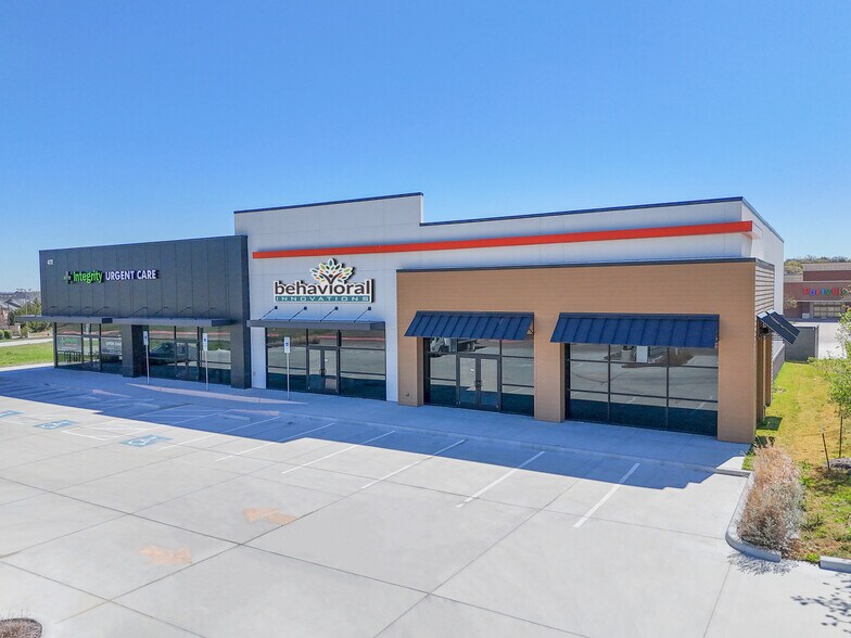 More Photos Of 401-411 Alta Mere Dr, Fort Worth Storefront For Lease