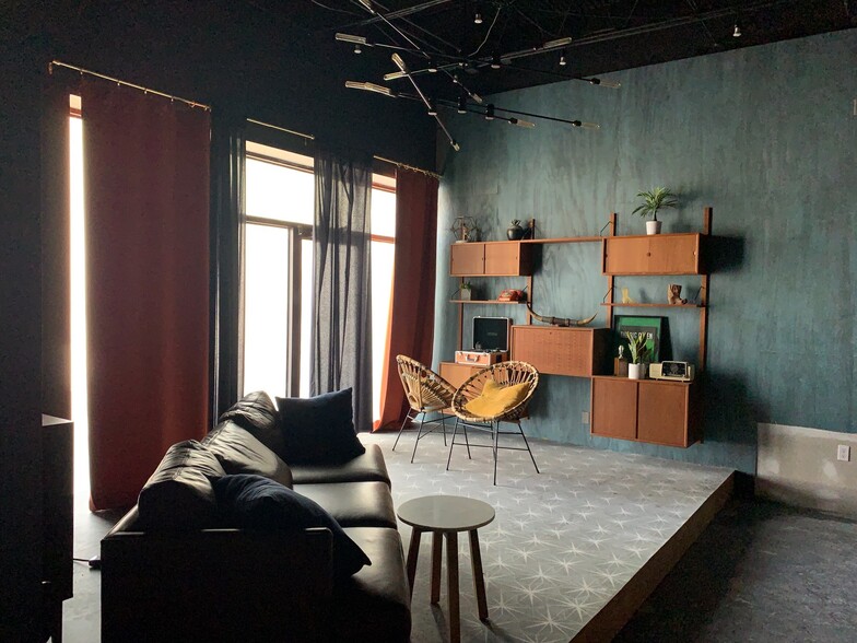 More Photos Of 2401 Main St, Houston General Retail For Sale