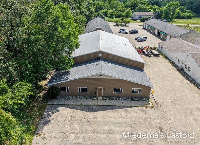 More Photos Of 409 Lentz Ct, Lansing Auto Repair For Sale