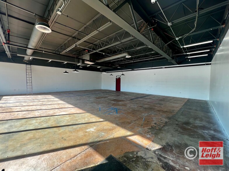 More Photos Of 4011-4035 S Broadway St, Englewood Unknown For Lease