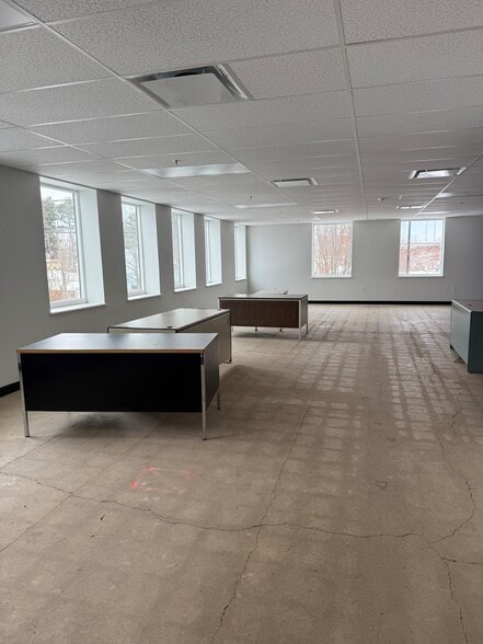 More Photos Of 18 Midland St, Hartford Light Manufacturing For Lease