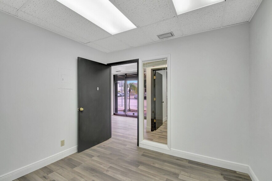 More Photos Of 101 N J St, Lake Worth Office For Lease