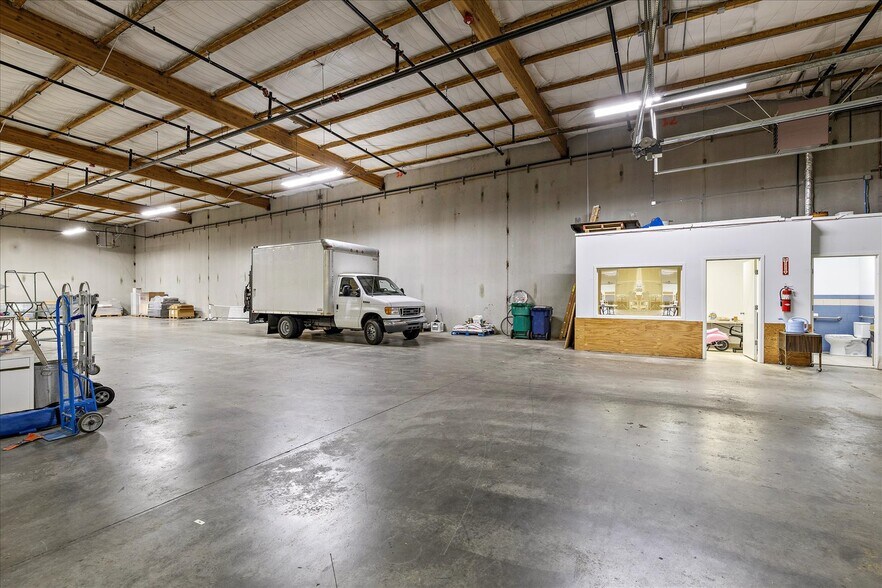 More Photos Of 21021 66th Ave W, Lynnwood Manufacturing For Sale