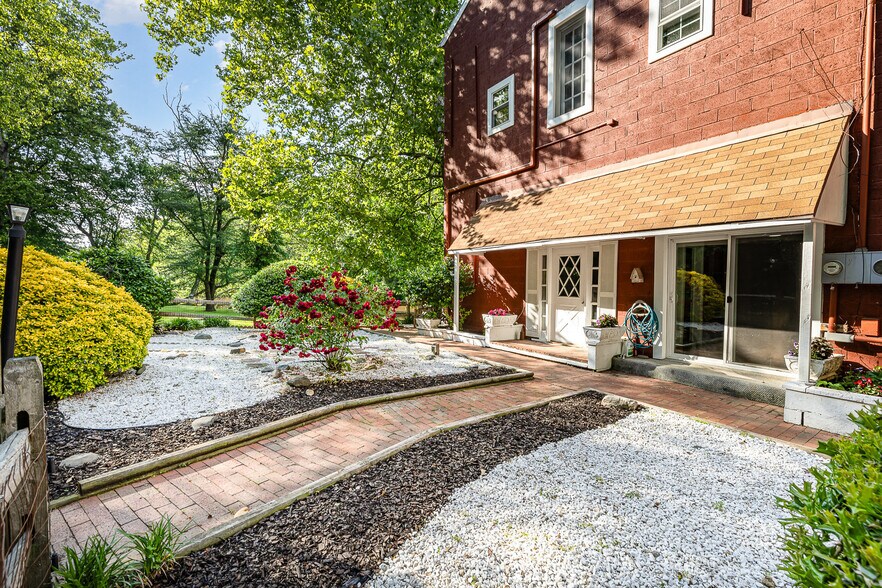 More Photos Of 6908 S Roxbury Mill Rd, Spotsylvania Flex For Sale