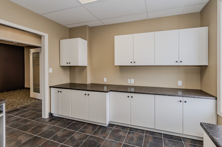 More Photos Of 90 Earl Martin Dr, Woolwich Medical For Lease