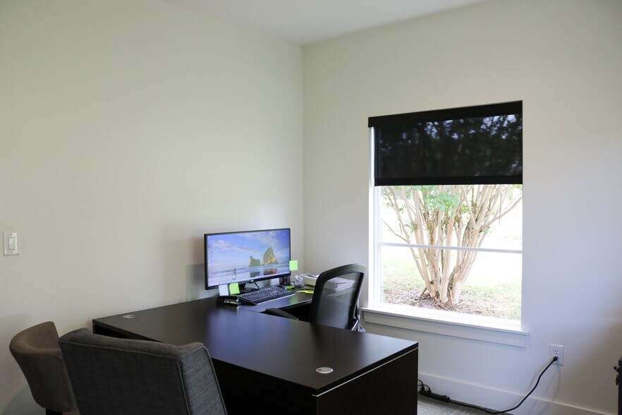 More Photos Of 7081 Heuermann Rd, San Antonio Office For Sale
