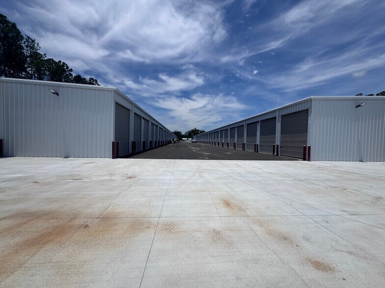 More Photos Of 11691 Industry Dr, Jacksonville Self Storage For Lease