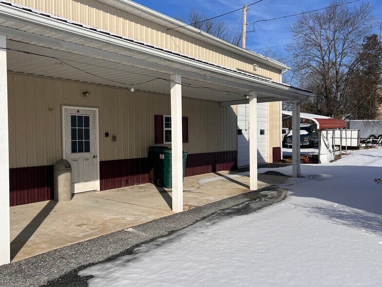 More Photos Of 35 W Pennsylvania Ave, Walkersville Storefront Retail Office For Lease