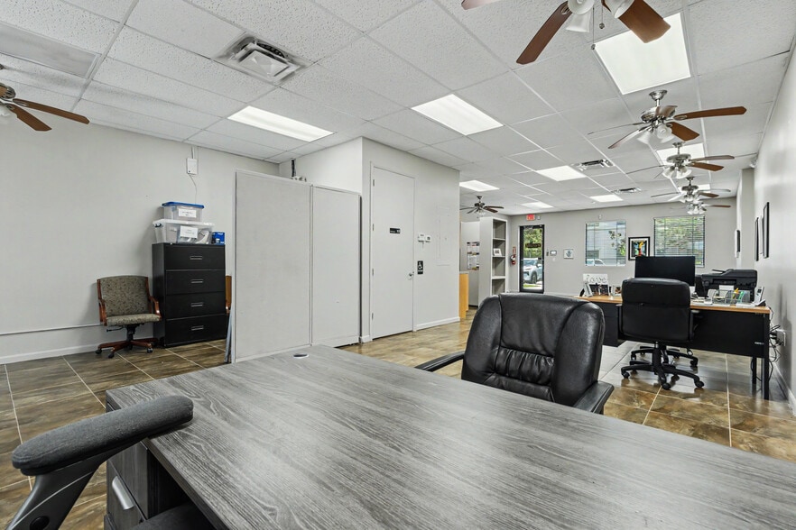 More Photos Of 10600 Griffin Rd, Cooper City Office For Lease