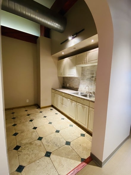 More Photos Of 1108 Olive St, Saint Louis Office For Sale