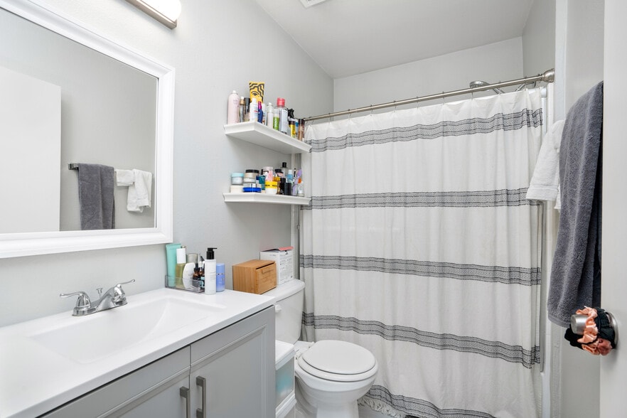 More Photos Of 6924 Woodman Ave, Van Nuys Apartments For Sale