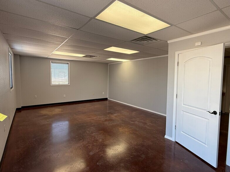 More Photos Of 3105 S County Road 1255, Midland Warehouse For Lease