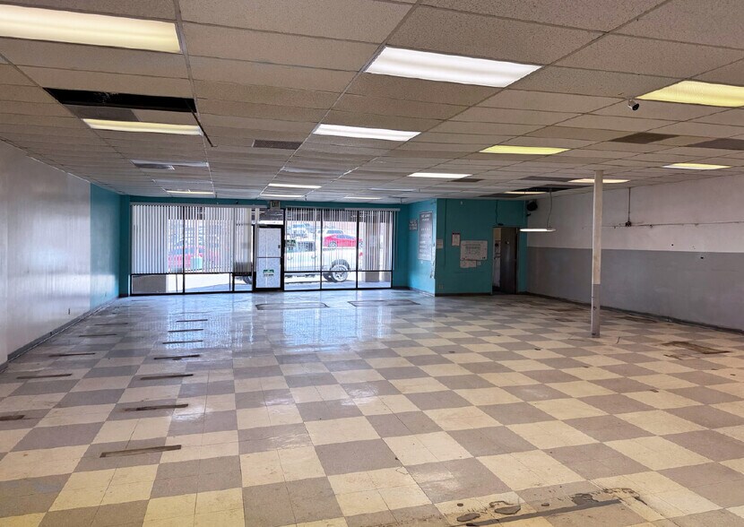 More Photos Of 730 St Michaels Dr, Santa Fe General Retail For Lease