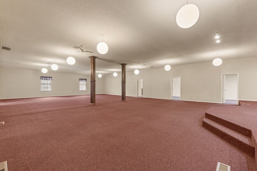More Photos Of 207 S Bixby St, Coweta Religious Facility For Sale