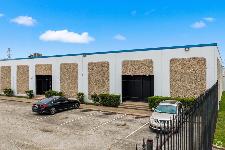 More Photos Of 3404-3556 Yale St, Houston Unknown For Lease