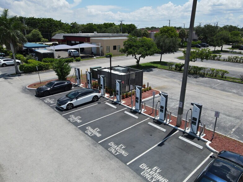 More Photos Of 12315-12389 Pembroke Rd, Pembroke Pines Unknown For Lease