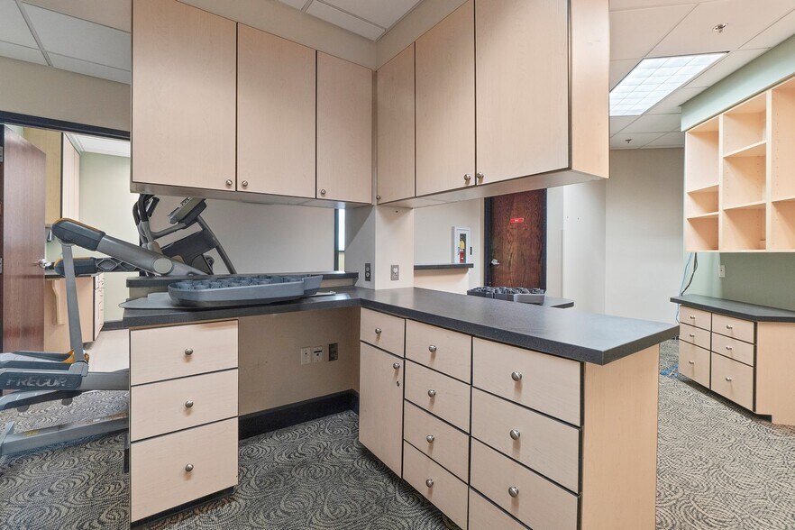 More Photos Of 191 W Plaza Dr, Mooresville Storefront Retail Office For Lease