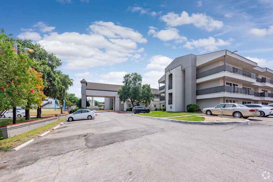More Photos Of 11221 San Pedro Ave, San Antonio Hotel For Sale