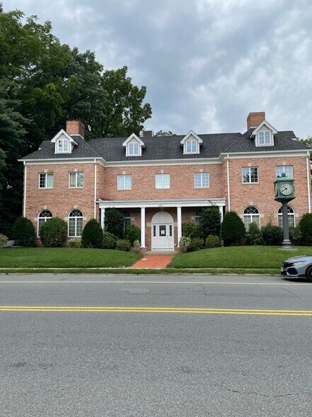 More Photos Of 256 Broad St, Bloomfield Medical For Lease