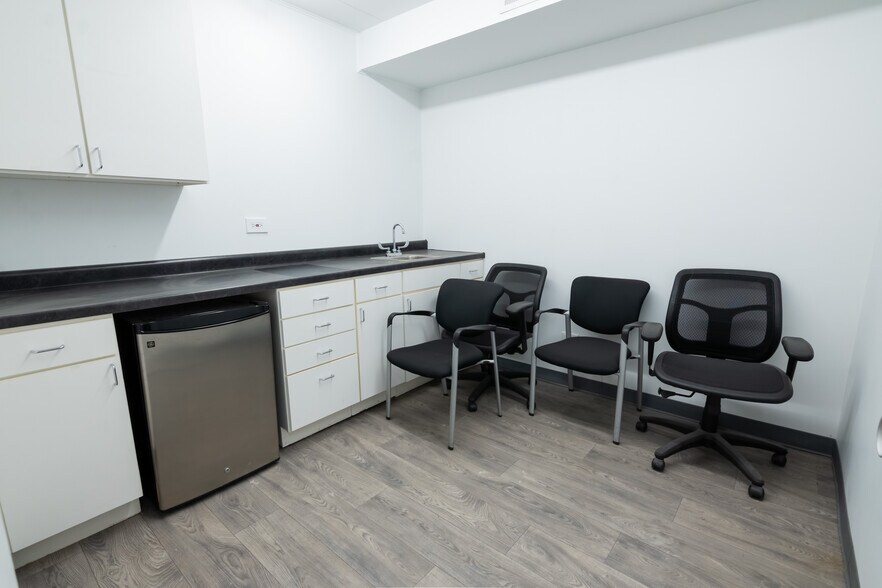 More Photos Of 6600 W College Dr, Palos Heights Medical For Sale