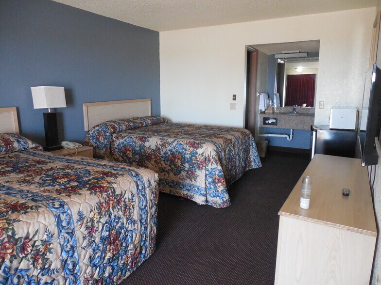 More Photos Of 10226 S 81 Hwy, Waukomis Hotel For Sale