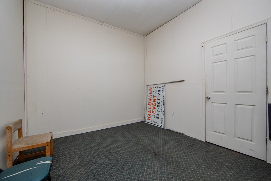 More Photos Of 913 Old Buckingham Rd, Cumberland Lodge Meeting Hall For Sale