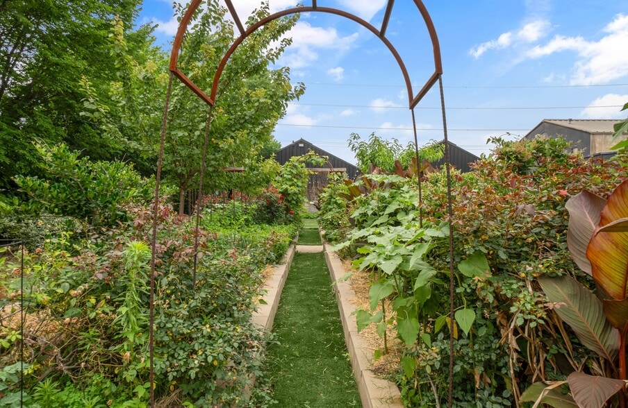 More Photos Of 3500 Easy St, Dallas Flex For Sale