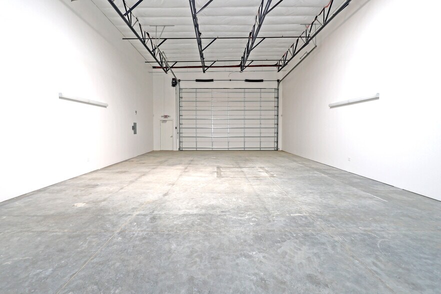 More Photos Of 39402 Berkey Dr, Palm Desert Showroom For Sale