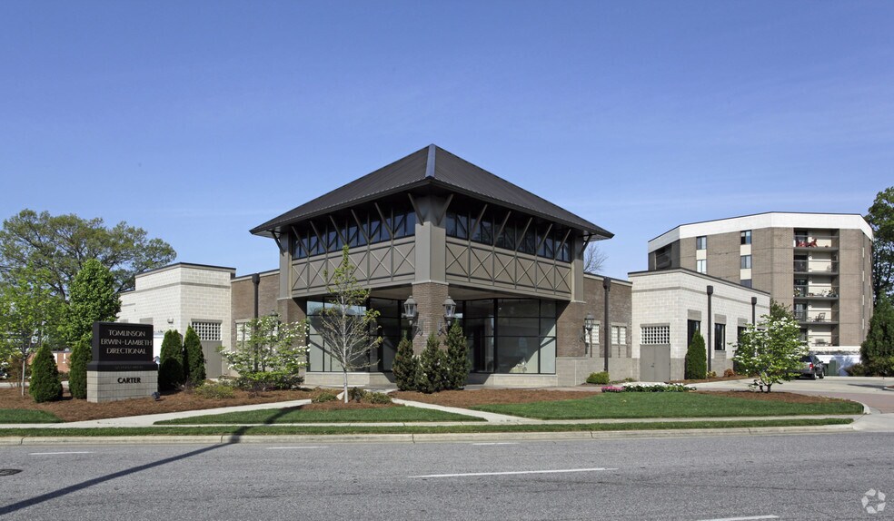 More Photos Of 525 N Wrenn St, High Point Showroom For Lease