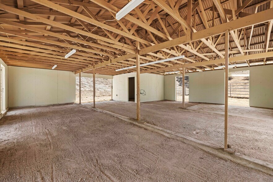 More Photos Of 13620 Pales Rd, Agua Dulce Specialty For Lease