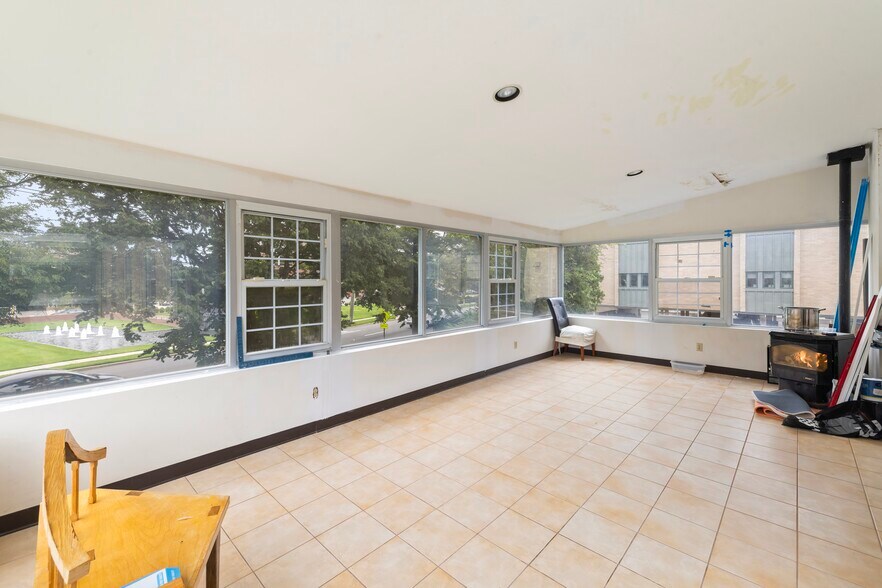 More Photos Of 61 Glenwood Rd, Englewood Office For Sale