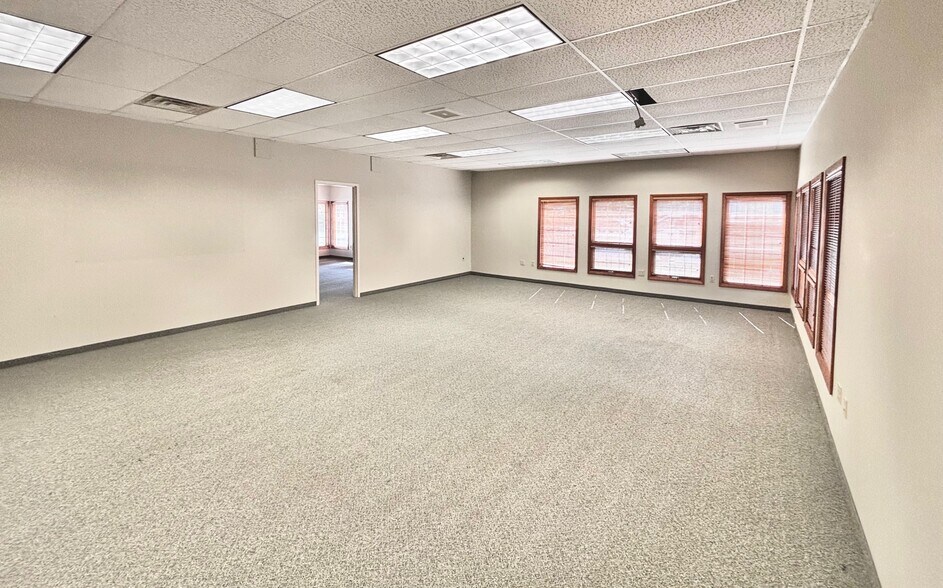 More Photos Of 27911 Clemens Rd, Westlake Office Residential For Lease