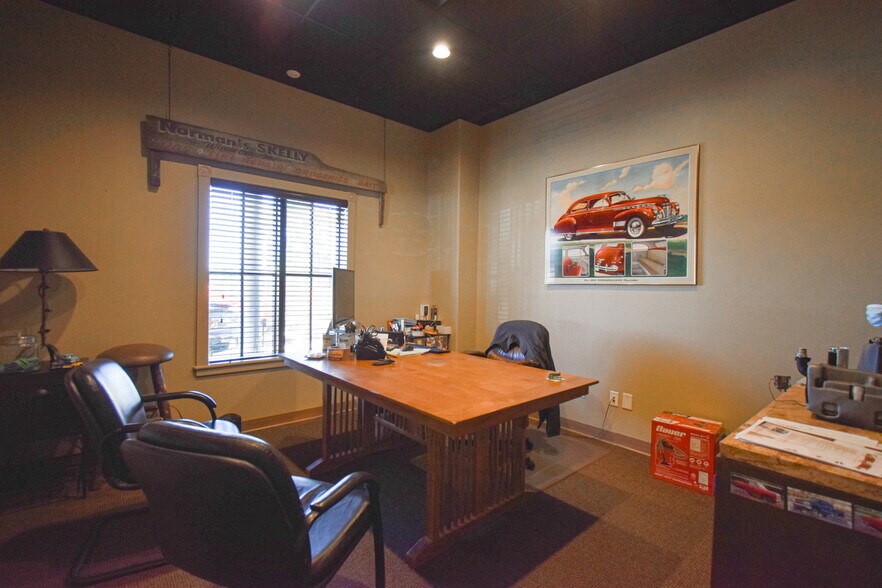 More Photos Of 7906 S Broadway Ave, Tyler Office Residential For Lease