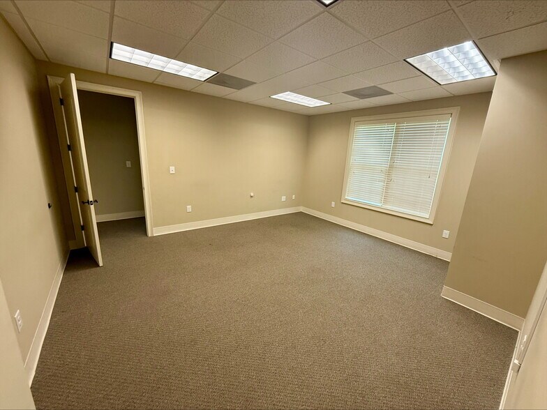 More Photos Of 2000 Northside Crossing, Macon-Bibb Office For Sale