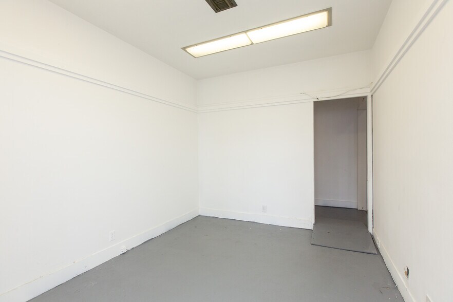 More Photos Of 1248 S Fairfax Ave, Los Angeles Light Manufacturing For Sale