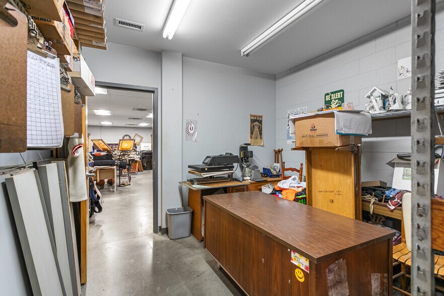 More Photos Of 2233 W Hanford Rd, Burlington Freestanding For Sale